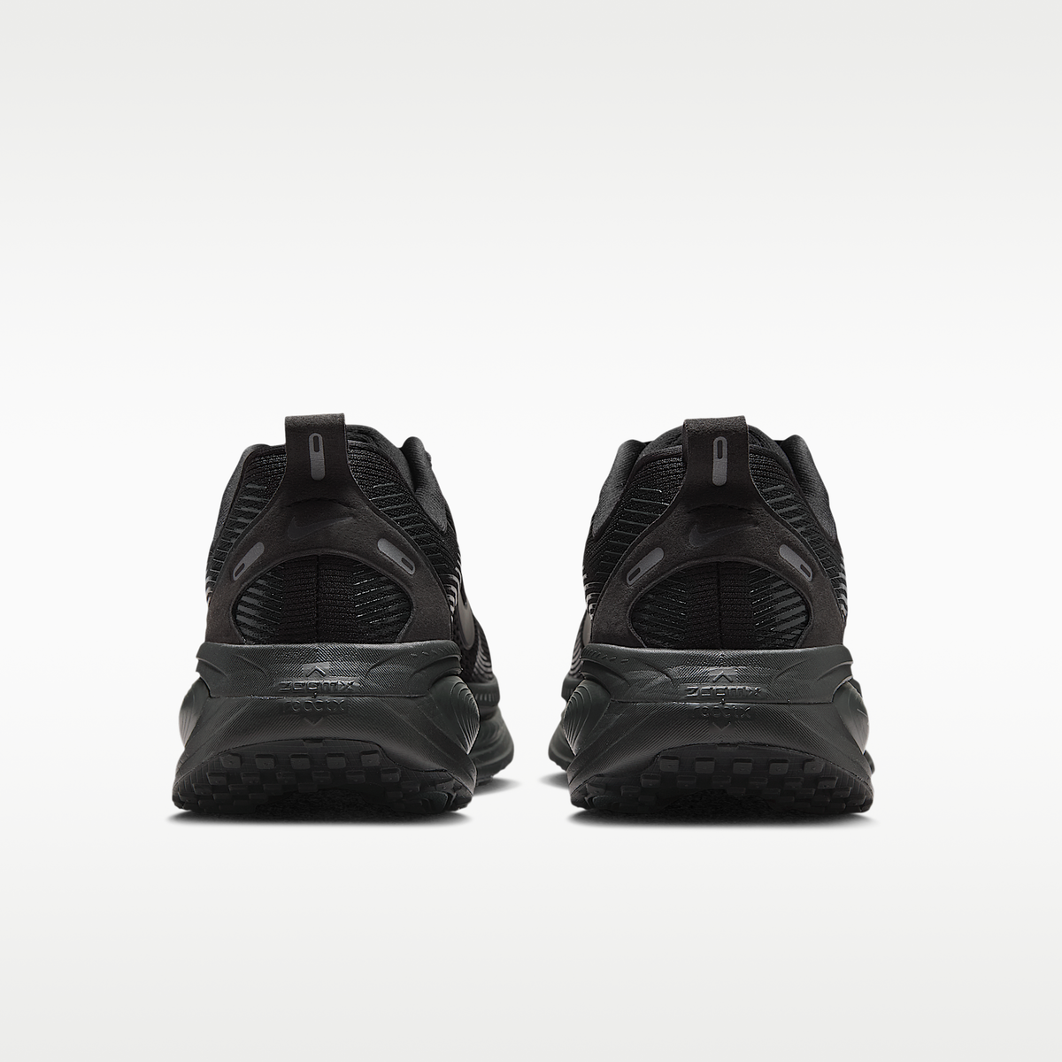 Zoom Vomero 18 'Triple Black'
