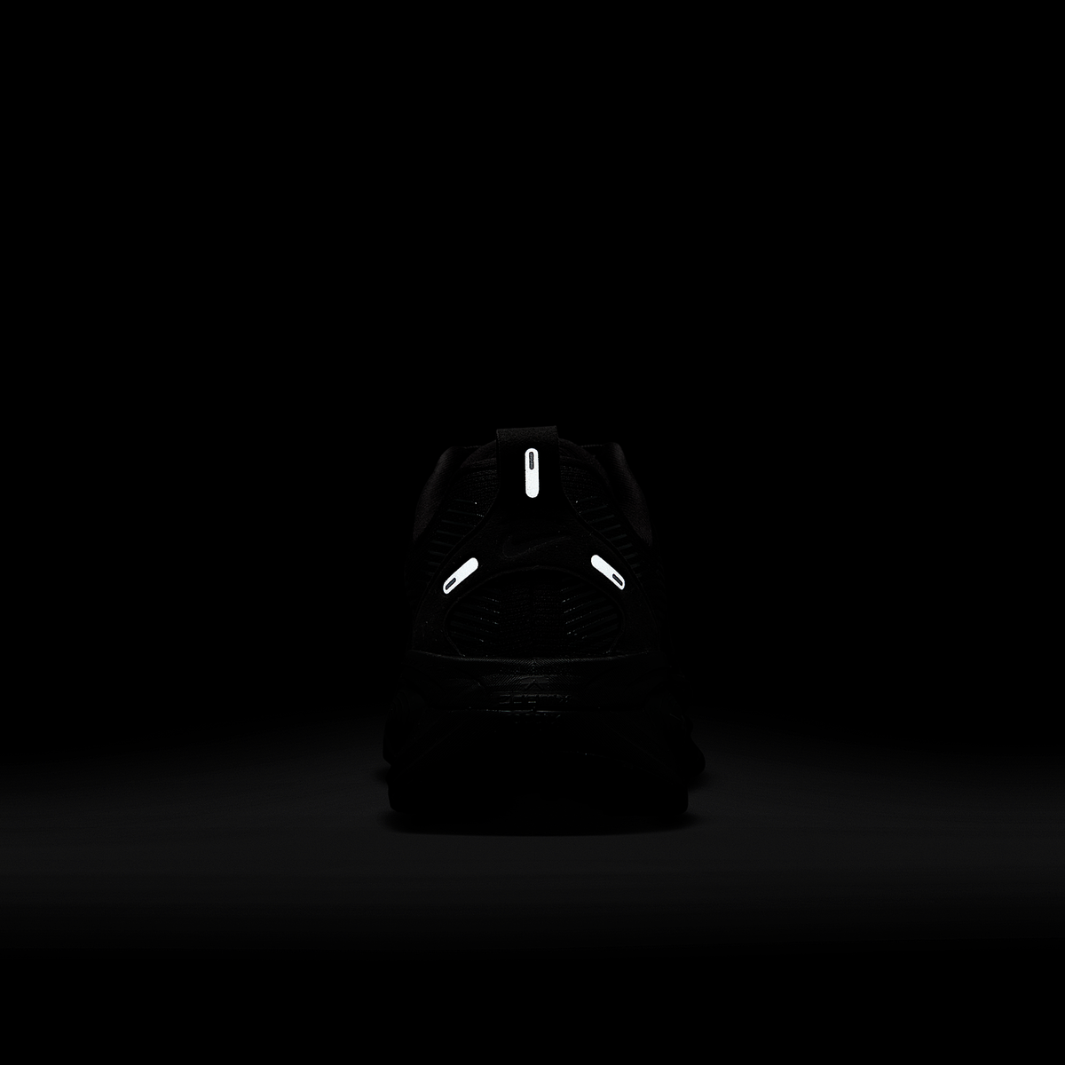 Zoom Vomero 18 'Triple Black'