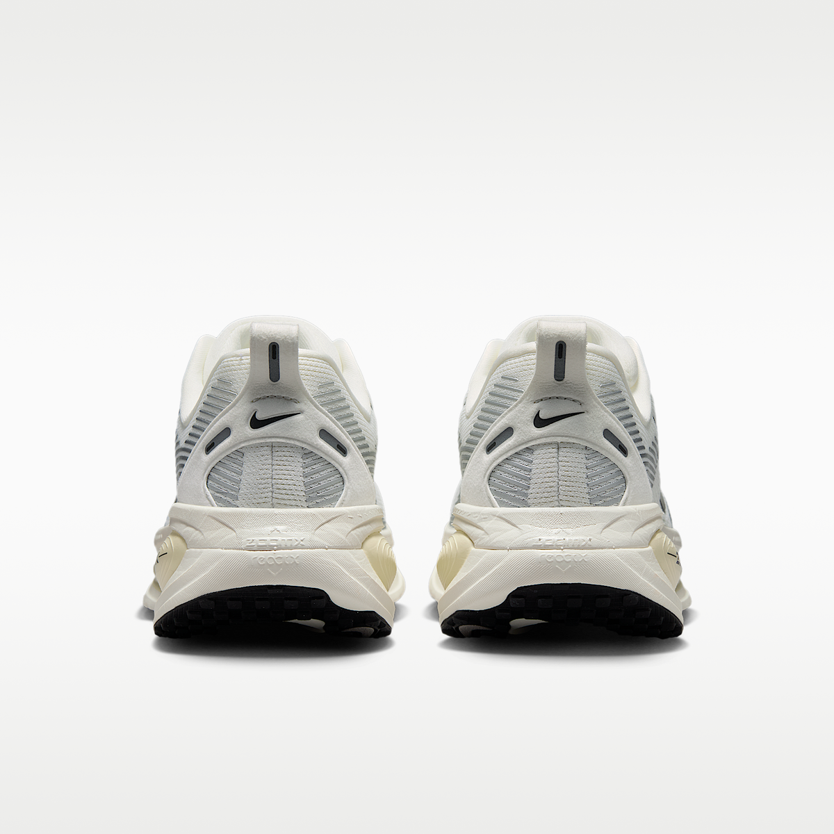 Zoom Vomero 18 'Coconut Milk'